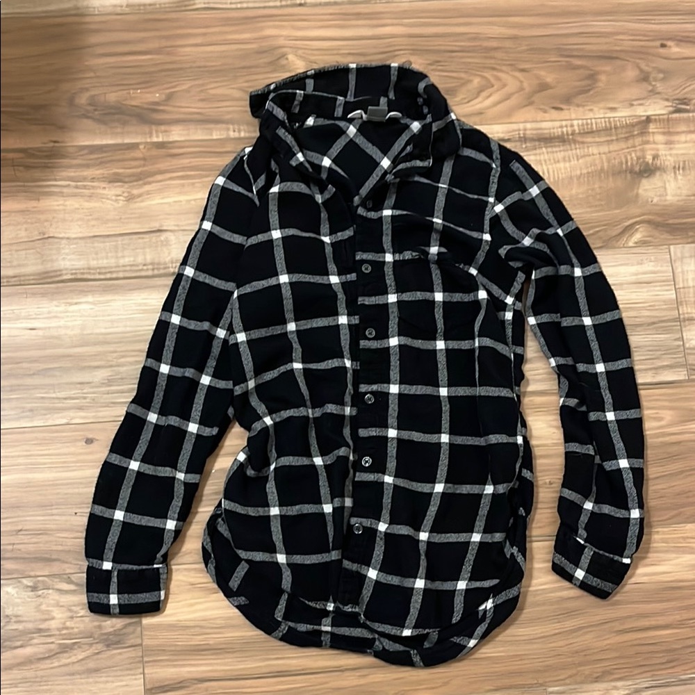 Old Navy Black and White Plaid Button Down Shirt